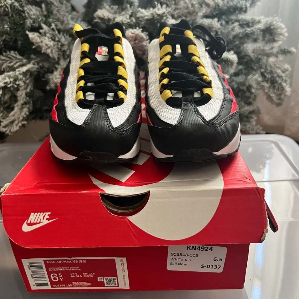 BRAND NEW girls NIKE AIR MAX ‘95 size 6.5! - Picture 1 of 4